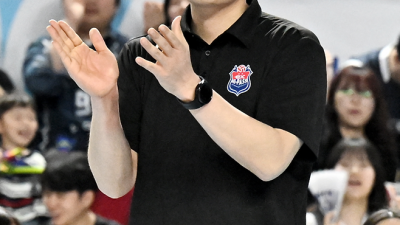 ‘졸지에 사령탑’ 1차전 패배, 도로공사 김영래 대행 “압박감 크다, 조심스러워”[현장인터뷰]