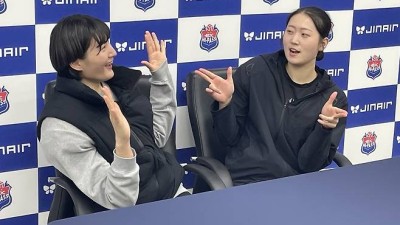 동료들이 외면한 권민지 '권총 세리머니'…결국 관중석으로 발사