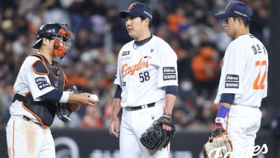 힘겹게 11점 내면 뭐하나? 류현진 내려가자 무한 '볼볼볼볼', 한화 불펜 이게 처참한 현실인가 [대전 현장]