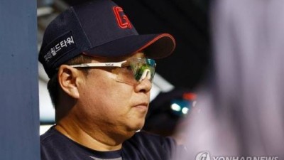 롯데 대역전패는 김태형 감독 책임?...컨디션 최고조 박정원 조기 투입+흔들리는 정철원-김원중 카드 고집
