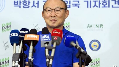 '박항서 신화', 홍명보 매직과 뭉칠까…'유럽 원정 2연전' 단장직 수행→6월 월드컵도 동행?