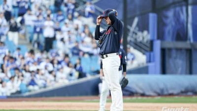 예견된 교통사고 후유증...롯데 클로저 김원중, 올 시즌 200세이브 가능할까 [IS 피플]