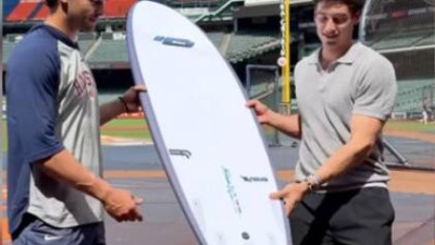 한국계 위트컴, 돈 말고 이걸로 주세요…등번호 10번 내주고 '서핑보드' 선택, MLB서 벌어진 초유의 이색 거래