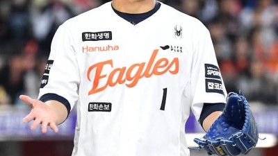 155㎞ 광속구 여전한데…'어깨 부상 → WBC 불참 → 빌드업 부족' 돌아온 문동주마저 '삐끗', 갈길 먼 한화 [대전리포트]