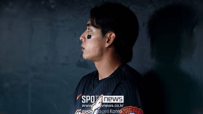 '1루수 실책인데' SF 감독 대뜸 이정후 저격…실책 연발→선수들끼리 말다툼까지