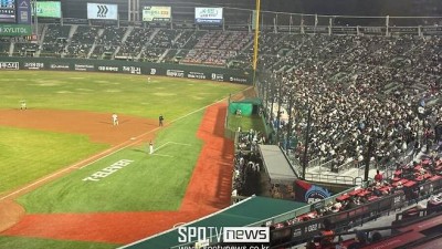 롯데 팬들이라고 하염없이 기다리지 않는다…경기 막판 텅텅 빈 사직구장, 팬심은 냉정하다