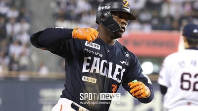 '日 구단과 경쟁서 승리' 한화 4할6푼 괴물타자 다시 안 데려왔으면 어쩔뻔했나