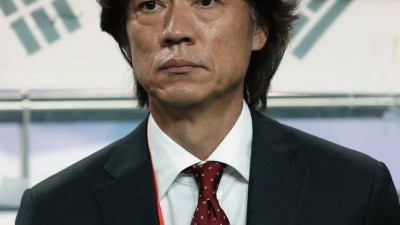 “스스로 물러날 생각은 없습니다” 북중미 월드컵서 홍명보 감독과 맞붙을 뻔했던 덴마크 사령탑, 본선 진출 실패에도 ‘잔류 의지’ 확고