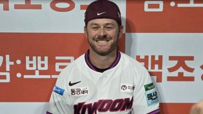 ‘안타-2루타-2루타-안타’ 타율 .444...최저 연봉 외인인데, 타율 2위 대박 터지나