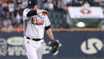 '두산 초비상' 얼굴 어두웠던 플렉센, 4일 1군 말소→우측 어깨 견갑하근 부분 손상 진단…4주 뒤 재검 [오피셜]