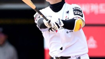 롯데서 온 트레이드 복덩이 결승타 폭발! KT, '좌타 9명' 삼성 잡고 2연패 끊었다…‘1선발 같은 2선발’ 보쉴리 첫 QS→2연승 [수원 리뷰]