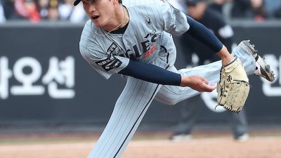 볼넷 남발 자멸→헤드샷 퇴장까지… 한화 유망주 악몽의 날, 8점 열세에서 정우주를 써야 했다니