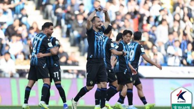 [K리그1 현장리뷰]'결정장애' 심판이 날린 소중한 8분 어수선했던 인천축구전용…인천, '무고사 멀티골'로 2-1 꺾고 '승격 첫 2연승'→5위 점프