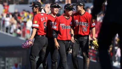 그럼에도 KIA '매진-매진-매진'→끓어오르는 팬 성원, 승리로 화답했다…'4연패 끝' 이범호 감독 무사사구 경기 칭찬 [광주 현장]