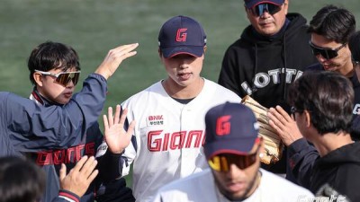 이젠 하다하다 피치클락 위반으로 지냐...홈 개막시리즈 다 내준 롯데, 6연패로 최하위 추락