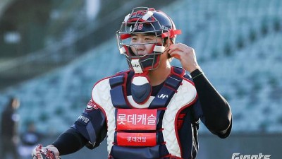 추가 진루 막으랬더니 폭투, 폭투 '자멸'…오직 최준용의 잘못? 포수 지분도 적지 않았다