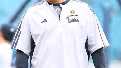 '연봉 42억 껑충' 그런데 타율 6푼9리 무슨 일인가…KBO 최초 대기록 주인공의 믿기 어려운 현실