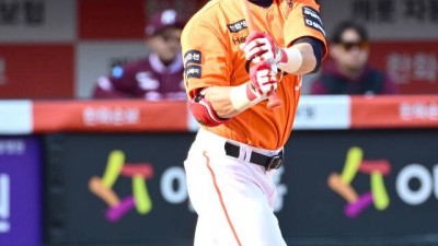 '1억' 손아섭 2루타-볼넷-볼넷, 김범수 보상선수 KKK, 156km 9라운더 KKKKK…입대 예정 투수 8실점 무너지다