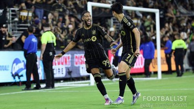 손흥민과 뛰는 건 놀라운 일 '해트트릭' 선물 받은 부앙가, 환상 호흡 비결은 비디오게임?