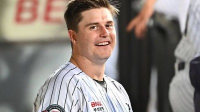 한국서 즐거웠다 10승에도 방출…롯데 출신 데이비슨, ERA 0.00→ML 기회 올까