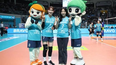 한국에 첫 WC 女 단식 메달 안긴 신유빈, 입상 후 GS칼텍스 세터 안혜진 찾은 사연은?