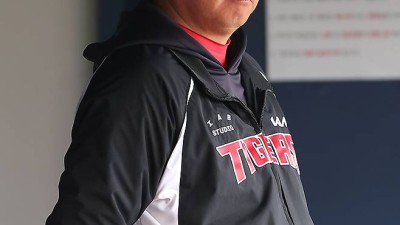 이범호 결단 빨라지고, 독해졌다? 선수단에 묵직한 경고 줬나… ‘함평 타이거즈’로 2등도 했었다