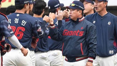 100번도 더 얘기했다 답답한 김태형 감독 → 롯데의 진짜 고민은 '마인드'