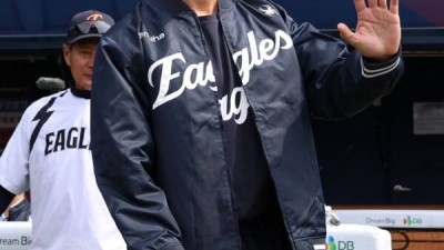 이틀만에 날아왔다 한국으로 로켓 배송된 한화 新 우완, 도착하자마자 훈련 돌입...100% 준비됐다