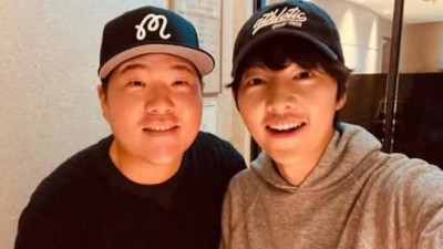 배우 송중기, 임성재 캐디로 깜짝 변신...마스터스 파3 콘테스트 출격