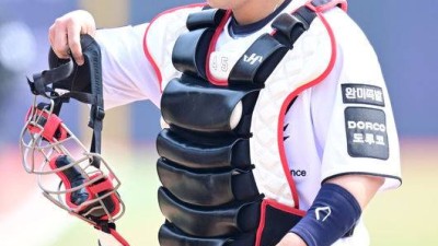 KIA가 외면한 ‘이 선수’, 왜 타율 5푼에도 극찬 받나…36세 포수 타격 부활+도루 억제까지 “박해민 정도는 돼야 뛴다”