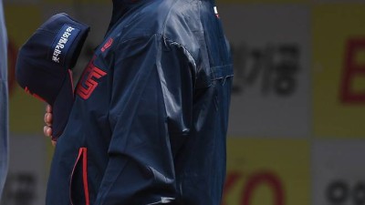 '폭투 1위' 롯데, 아군 위협하는 포크볼 → 김태형 감독 진단은 투수는 당연히 바운드 공 던져야 [부산 현장]