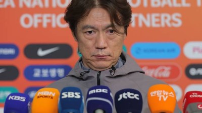 홍명보 ‘바지감독’ 논란 후폭풍… 월드컵 60일 앞두고 터진 ‘미디어 리스크’
