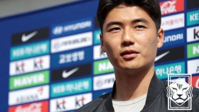 멀리서 홍명보호 바라보는 기성용 어떤 선수에게는 마지막 월드컵, 그 선수들 마음이 너무 와 닿아..항상 응원할 뿐 전 대표팀 캡틴의 진심