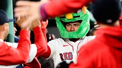 초유의 벤클 예고? 같은 투수에 사구 6번…다음번엔 안 참아 으르렁