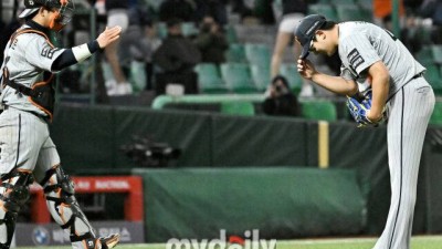 비시즌 야구 멀리했다 김서현 볼볼볼볼볼볼, 그날의 악몽 떠오르나 했는데…삼진-뜬공-땅볼 극복, 한화 팬들도 환호하다