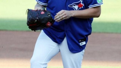 축하해 현진이 형 폰세, 아침부터 한화 경기 봤나... '무릎 수술→시즌 아웃' 아픔에도 류현진 1500K 챙겼다