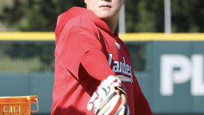 '지갑 여는 선배' 추신수, 2년치 연봉 반납하고 선수단에 환원...MLB에도 없는 '1억 치료기' 쐈다