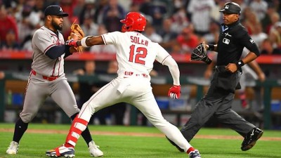 시속 156km 위협구, 머리 강타? 이건 야구 아닌 격투기…솔레어 폭발, 로페스 향해 주먹 날렸다→MLB 마운드 위 난투극 발생