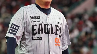 “추운 날 길게 잘 던졌잖아” 한화 류현진 1군 말소…대체 외인 잭 쿠싱 등록