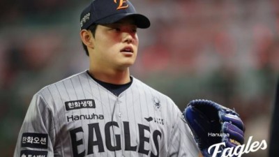 '155㎞+첫 승에도' 깊은 한숨, 한화 문동주 구속 더 올려야, 볼 많은 건 자신 없다는 것