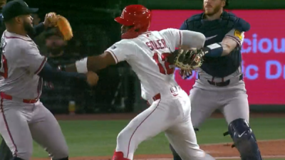 홈런 맞았다고 타자 머리에 빈볼→공 쥔 채 주먹질한 투수, 7G 출전 정지 철퇴 맞았다