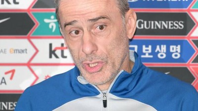 맙소사! 유력 차기 사령탑 급부상...대한민국 '월드컵 16강' 견인한 벤투 감독, 4년 전 '적'이었던 가나 대표팀 지휘봉 잡나