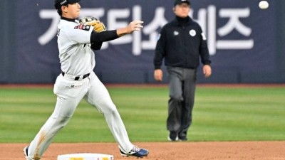 실책하고 분해서 잠도 못 잤다 사령탑도 인정한 독기, '국민유격수' 어린 시절 비견될 만하다...실수 속 성장하는 '아기맹수' [부산 인터뷰]