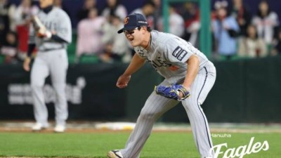 'ERA 10.35' 최악의 불펜→한화 '김-박-정-김' 체제로 1위팀 울렸다... 뒷문 불안 털었다