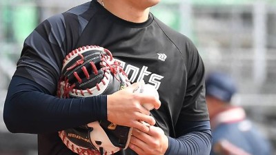 방망이 안 되면 내보내기 힘들다 무서운 경고…유강남 밀어낸 손성빈, 2연승 향한 '안방의 선택'