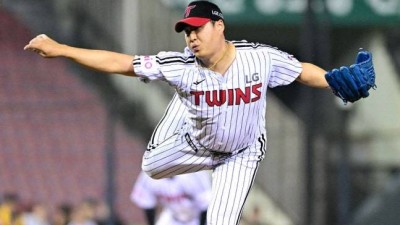 '아뿔싸' 대승 분위기인데, LG 'ERA 1.59' 특급불펜 돌연 교체 햄스트링 뭉침 증세 [잠실 현장]