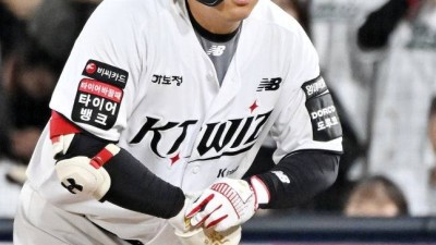 '4:8→7:8' KT 11회 2사 만루 찬스, 타석에 김현수...가 아니네? 대수비 교체→허망한 삼진, 이런 결말 누가 예상했을까
