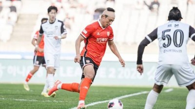 [BE.현장] 200% 해주고, 장렬하게 전사했다… 차두리 감독, 승리 이끈 '베테랑' 최명희에게 고마움 표시