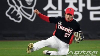 '방망이 좀 못쳐도 욕하지 맙시다' 누가 이런 '슈퍼캐치'로 결과를 바꿔버리나...홈런 이상 천금 가치였다 [대전 현장]