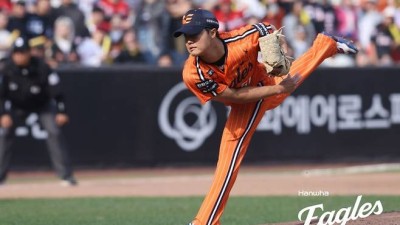 정우주 ‘0이닝 3실점 붕괴’ 155㎞ 던지면서 10점대 ERA라니… 정우주 이러면 한화 시즌 위험하다